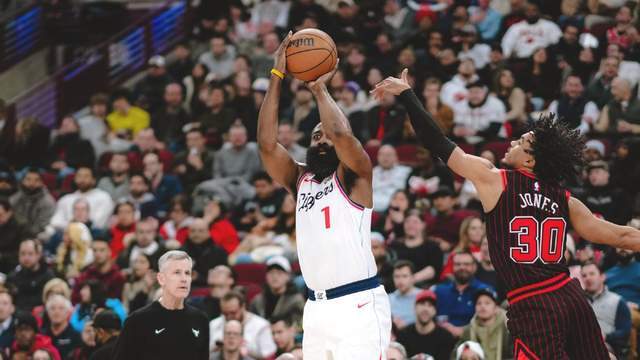 开云体育官方网站-洛城德比！小卡伤情不明，哈登硬刚湖人东詹，双方都是排名卡位战