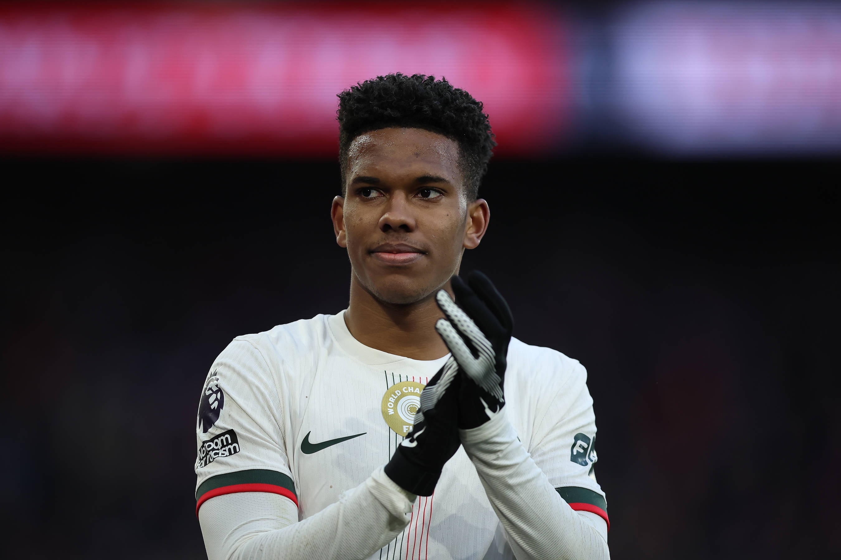 开云体育入口-标晚报切尔西伤情：埃斯特旺和约恩森有望对阵巴黎复出